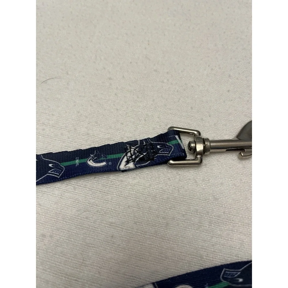 Vancouver Canucks Doggie Leash NWT